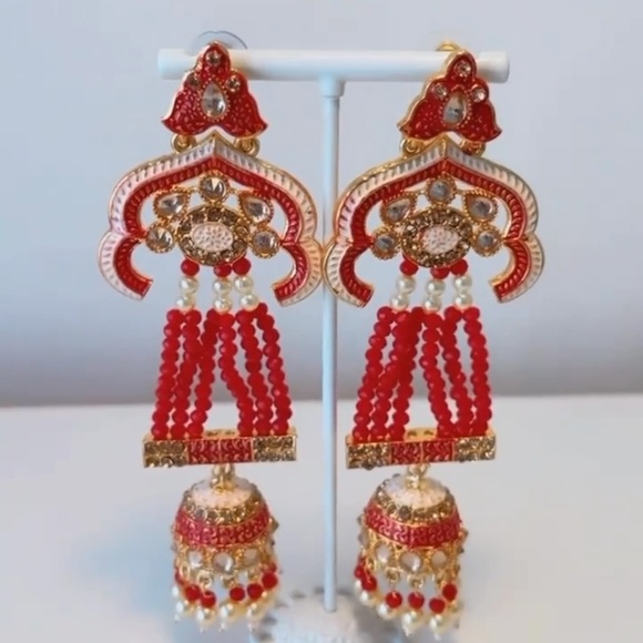 Red earrings - Picture 1 of 2